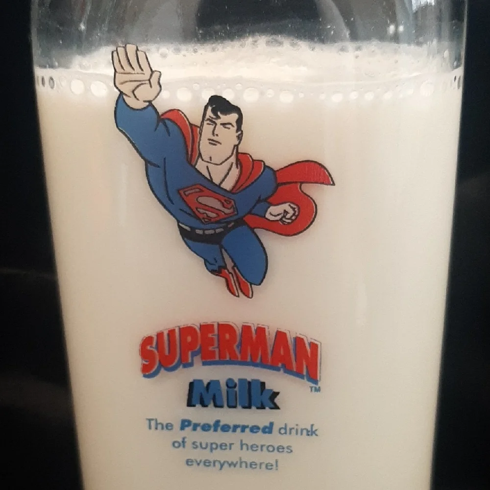 Superman🦸‍♂️VINTAGE 1998 Milk Glass Bottle "PREFERRED DRINK of SUPER HEROS" - Picture 2 of 8